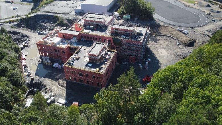 Overblikk byggeplassen for bygging av nye Tvedestrand barneskole - Klikk for stort bilde